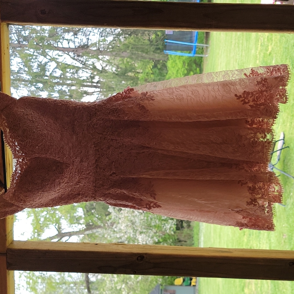 PROM DRESS 🌺🌺🌺 - Picture 3 of 3